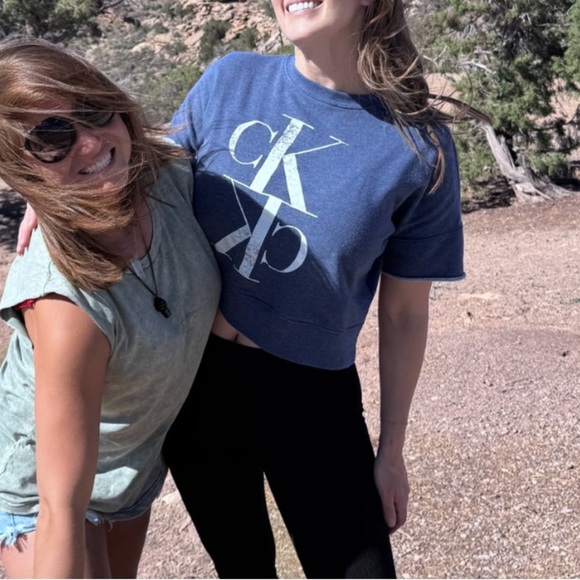 CK cropped short sleeve sweatshirt - Picture 3 of 9